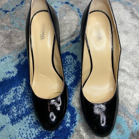 Micheal Kors Black Platform pumps size 8.5 - Picture 2 of 9